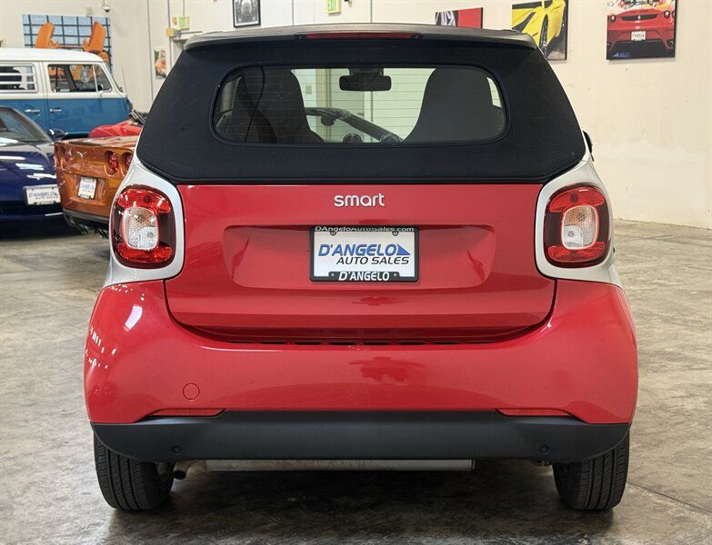 Used 2017 smart fortwo passion RWD image 33