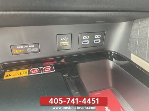 Used 2025 Toyota Camry XLE FWD image 14