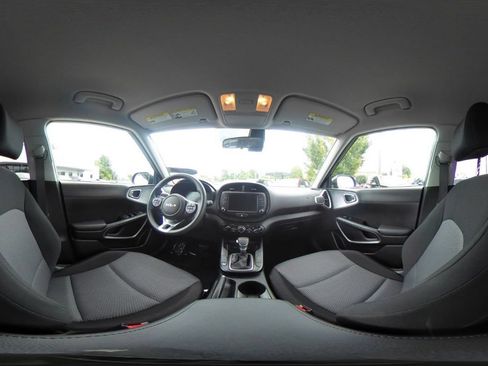 Used 2025 Kia Soul LX w/ LX Technology Package FWD image 39