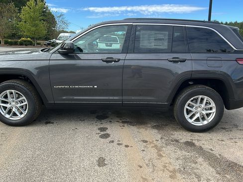 New 2025 Jeep Grand Cherokee 4WD image 11