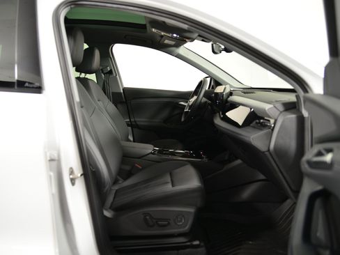 Certified 2025 Audi Q6 e-tron Premium w/ Convenience Package image 19