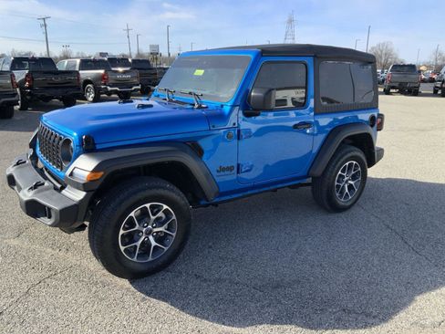 Used 2025 Jeep Wrangler Sport image 6
