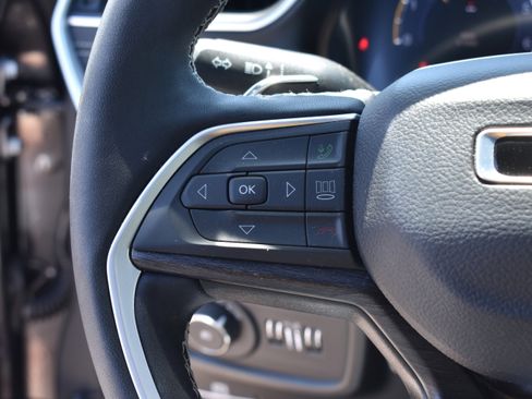 New 2025 Jeep Grand Cherokee Limited w/ Luxury Tech Group II RWD image 15