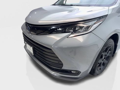Used 2025 Toyota Sienna XLE Woodland Edition AWD/4WD image 16