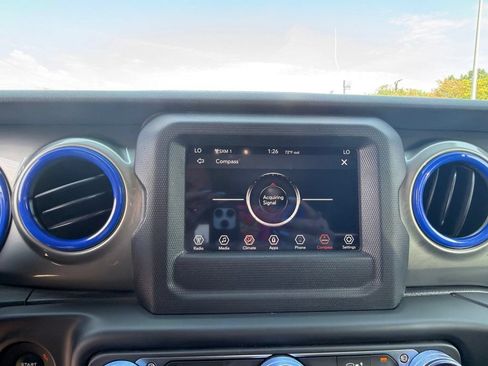 Used 2019 Jeep Wrangler Unlimited Sahara AWD/4WD image 24