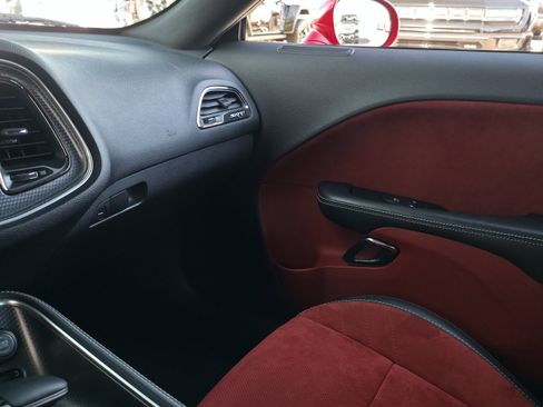 Used 2015 Dodge Challenger SRT Hellcat image 28
