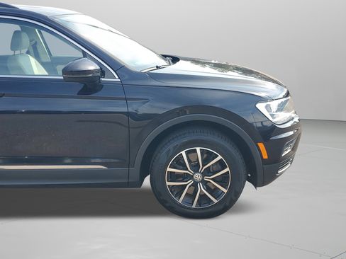 Used 2021 Volkswagen Tiguan SE image 36