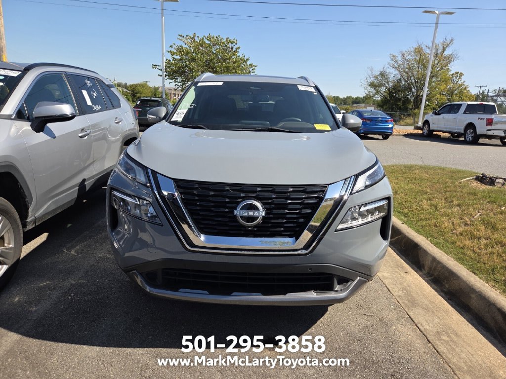 Used 2023 Nissan Rogue SL w/ SL Premium Package FWD image 2
