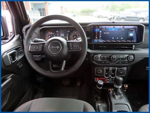 Used 2026 Jeep Wrangler Unlimited Rubicon AWD/4WD image 12
