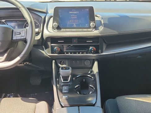 Certified 2025 Nissan Rogue SV FWD image 25
