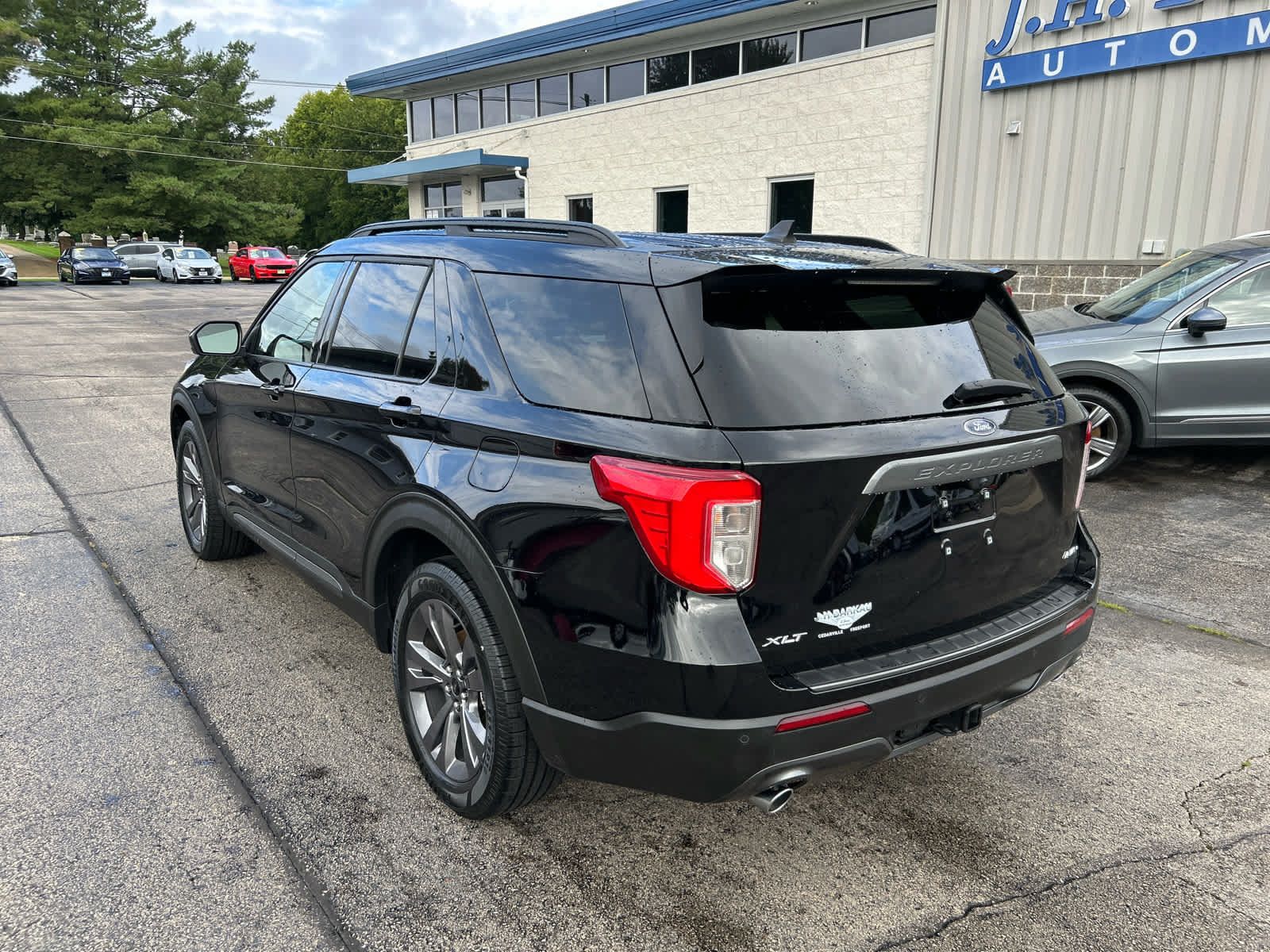 Used 2024 Ford Explorer XLT w/ Equipment Group 202A AWD/4WD image 6