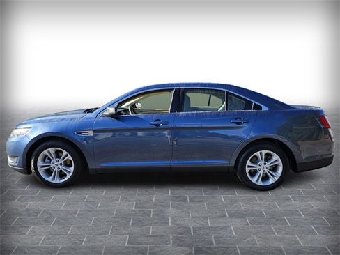 Used 2018 Ford Taurus SE image 4