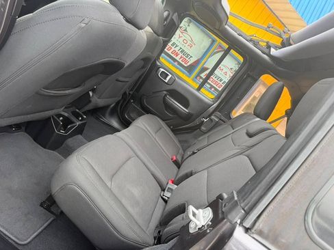 Used 2019 Jeep Wrangler Unlimited Sport S AWD/4WD image 18