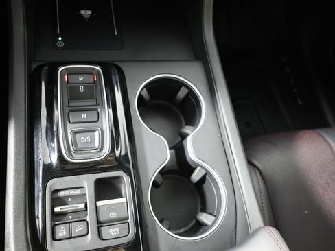 Used 2025 Honda Pilot Black Edition image 18