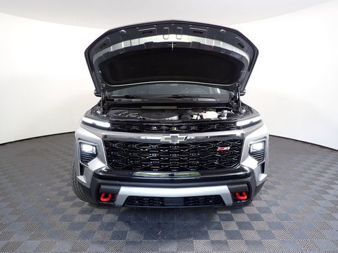 Used 2025 Chevrolet Traverse Z71 AWD/4WD image 38