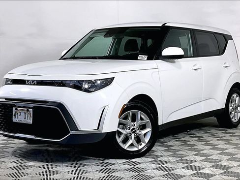 Used 2024 Kia Soul LX w/ Option Group 015 FWD image 1