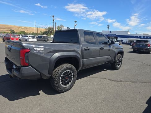 Used 2024 Toyota Tacoma TRD Off-Road AWD/4WD image 4