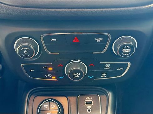 Used 2020 Jeep Compass Trailhawk AWD/4WD image 14