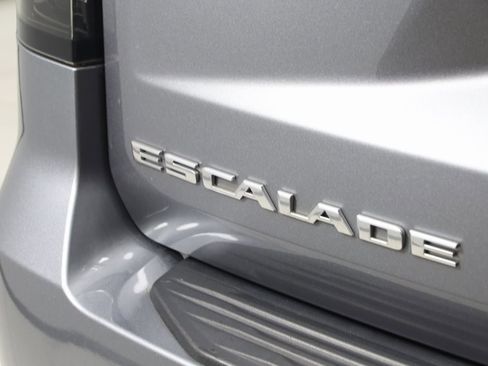 Used 2022 Cadillac Escalade ESV Premium Luxury image 56