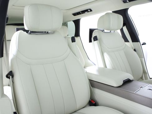 Used 2025 Land Rover Range Rover Autobiography image 20