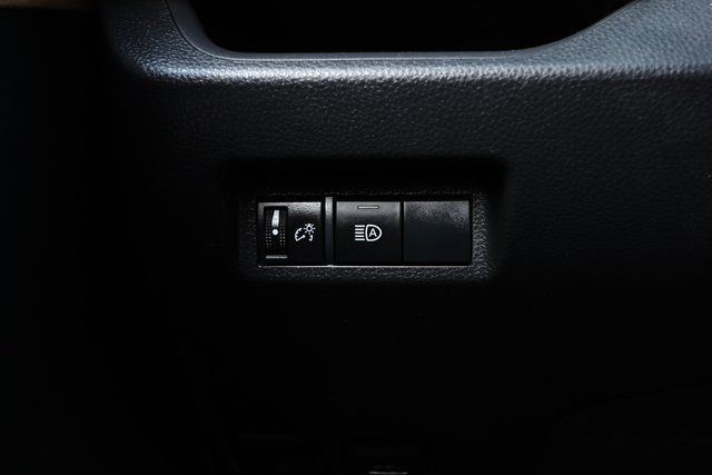 Used 2019 Toyota RAV4 LE FWD image 15