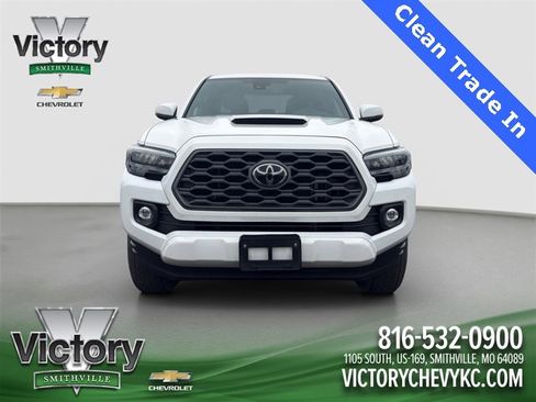 Used 2021 Toyota Tacoma TRD Sport image 2