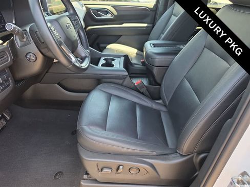 Used 2024 Chevrolet Suburban Z71 w/ Luxury Package AWD/4WD image 15