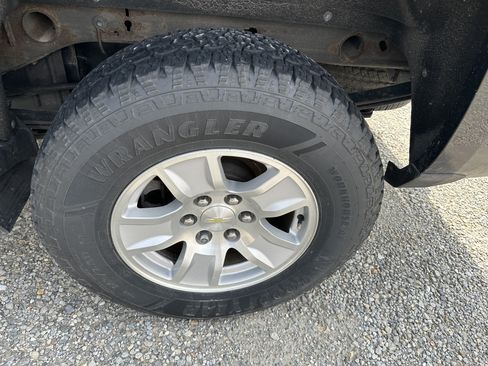 Used 2018 Chevrolet Silverado 1500 LT w/ All Star Edition AWD/4WD image 2