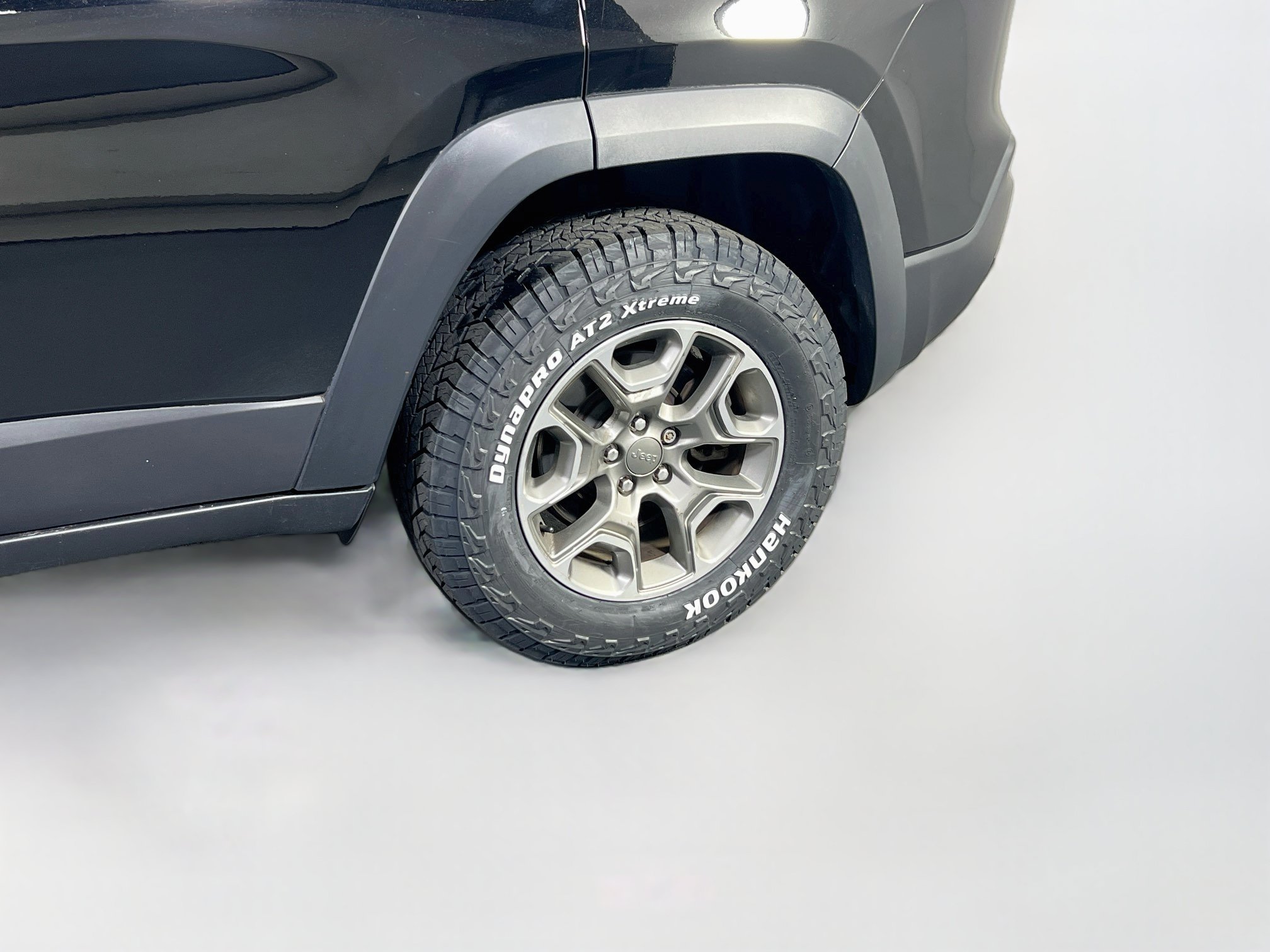 Used 2022 Jeep Cherokee Trailhawk AWD/4WD image 29