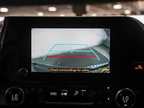 Used 2023 Toyota Highlander XSE FWD image 22