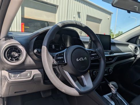 Used 2023 Kia Forte LXS w/ LXS Technology Package FWD image 7