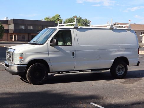Used 2014 Ford E-250 and Econoline 250 w/ Power Group RWD image 10