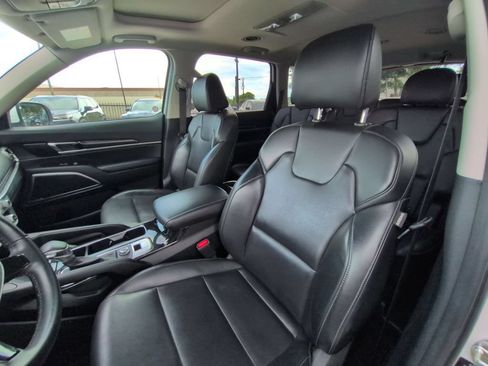 Used 2025 Kia Telluride S FWD image 24
