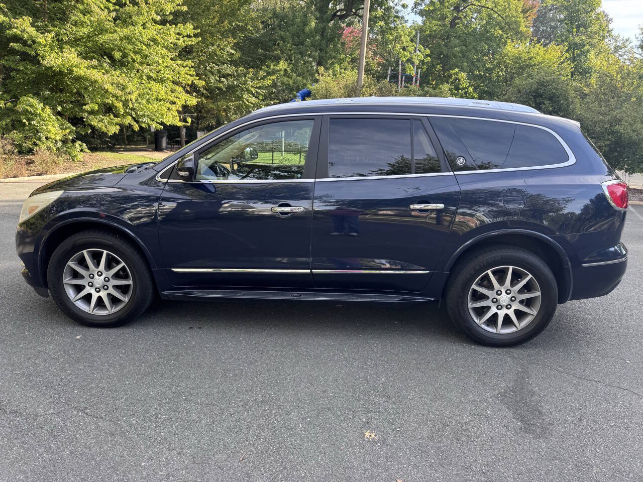 Used 2015 Buick Enclave Leather FWD image 9