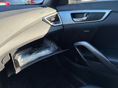 Used 2016 Hyundai Veloster w/ Option Group 02 image 39