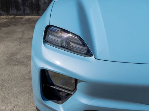 New 2025 Porsche Macan Electric RWD image 14