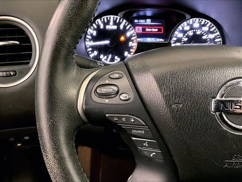 Used 2019 Nissan Pathfinder Platinum AWD/4WD image 17