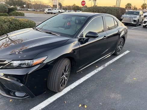 Used 2023 Toyota Camry SE w/ Convenience Package image 2