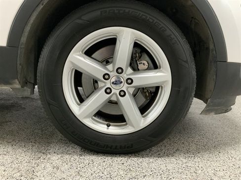 Used 2017 Ford Explorer XLT w/ Equipment Group 202A AWD/4WD image 14