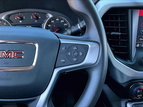 Used 2022 GMC Acadia SLE image 25