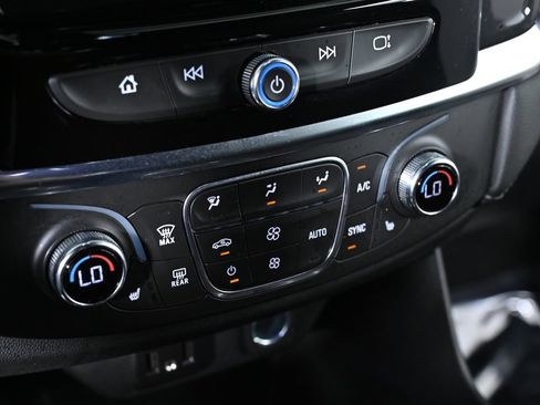 Used 2023 Chevrolet Traverse LT FWD image 18