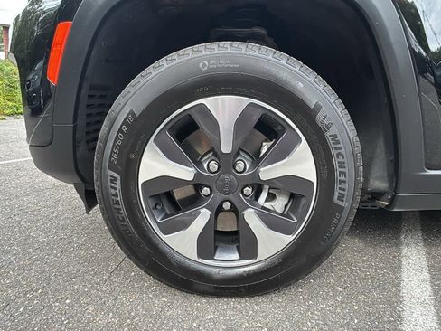 Used 2023 Jeep Grand Cherokee 4WD 4xe image 11