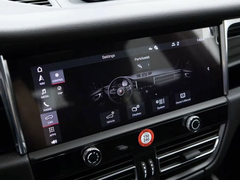 Certified 2026 Porsche Macan image 15