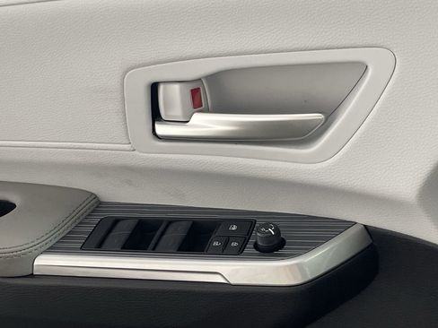 New 2026 Toyota Sienna XLE image 18