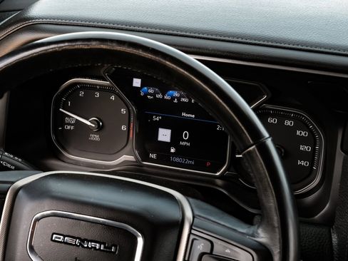 Used 2021 GMC Yukon XL Denali image 16