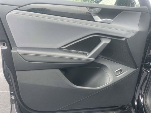 Certified 2026 Volkswagen Tiguan SE w/ Panoramic Sunroof Package FWD image 15