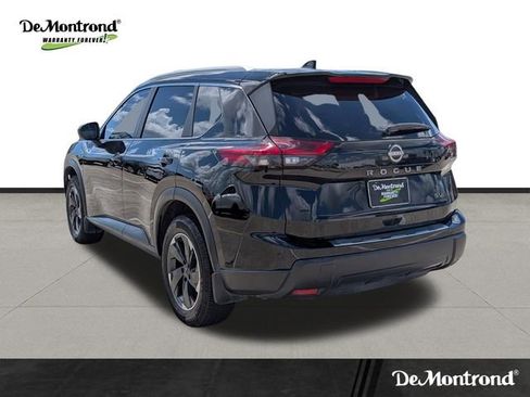 Used 2024 Nissan Rogue SV w/ SV Premium Package image 7