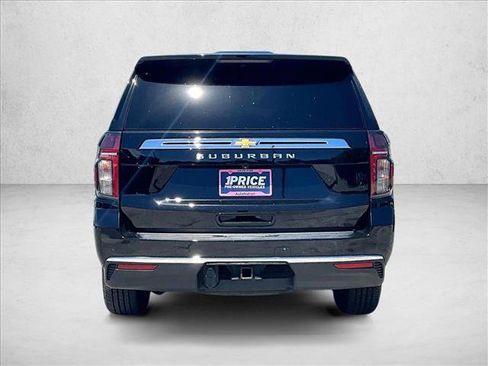 Used 2022 Chevrolet Suburban LT RWD image 4