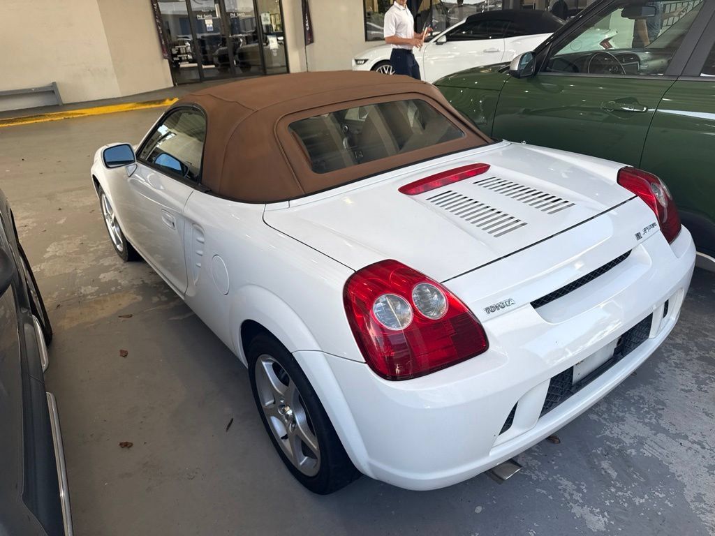 Used 2004 Toyota MR2 w/ Preferred Accessory Pkg RWD image 5