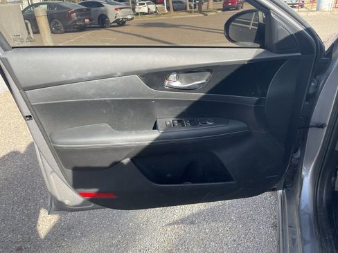 Used 2024 Kia Forte GT-Line w/ GT-Line Premium Package image 12